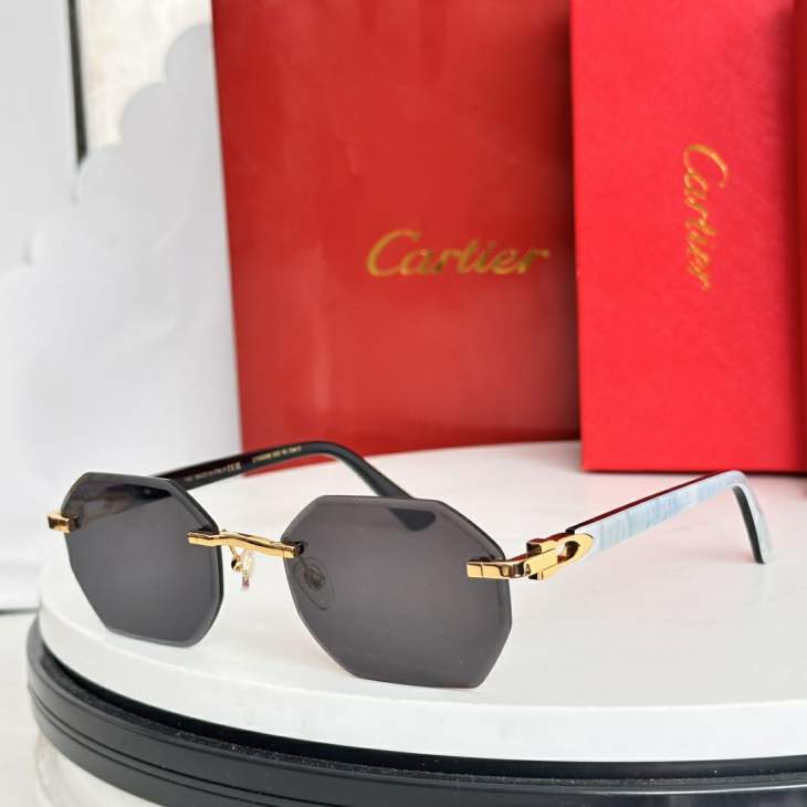 Picture of Cartier Sunglasses _SKUfw77709827fw